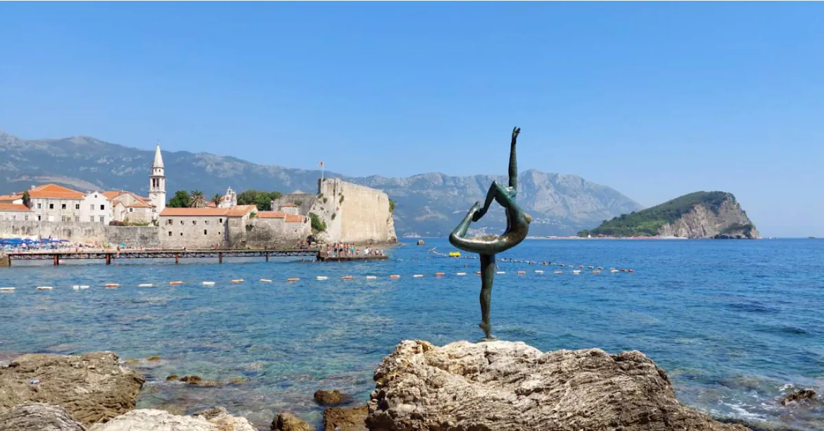 Mogren Beach Ballet Dancer