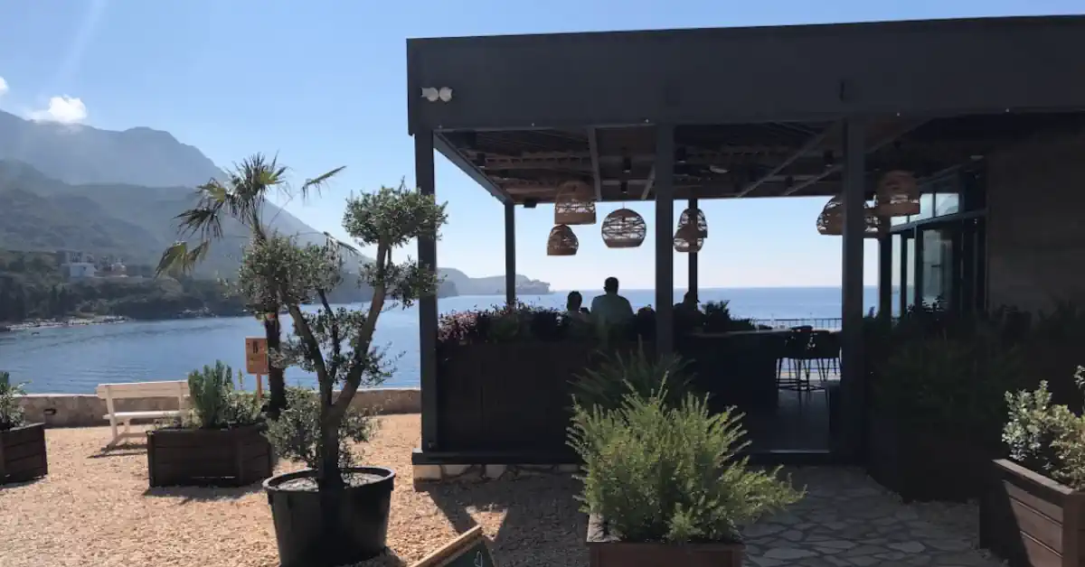 Kamenovo Beach Restaurants