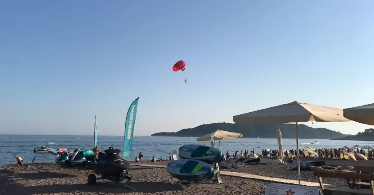 parasailing montenegro